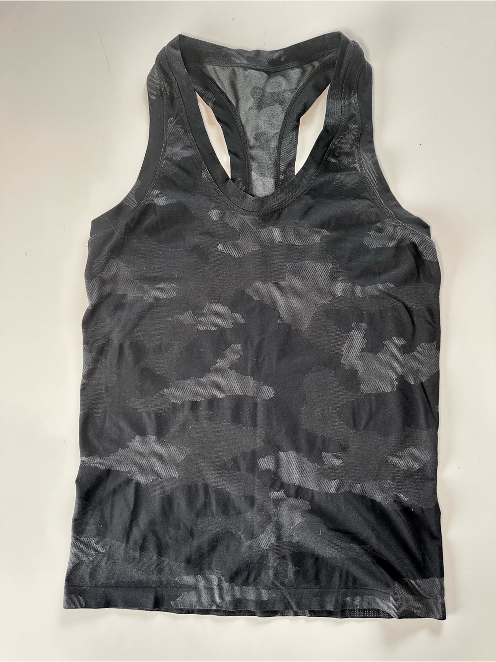 lululemon athletica Black Camo Seiftly Tech Racerback Tank Sz 6